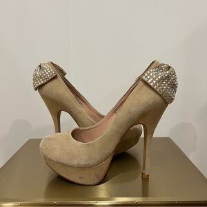 Steve Madden Elegant Beige High Heels with Rhinestone Bow tie